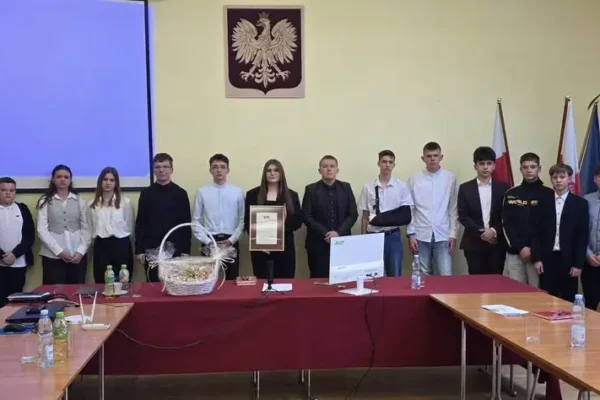 Młodzieżowa Rada Gminy na otwarciu Centrum Usług Społecznych w Michałowie