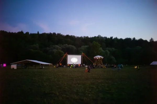 Kino letnie w Kasztelanii: film „Jeden na milion” pod gwiazdami