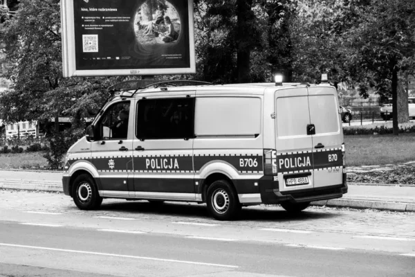 Wakacje na drogach: mniej wypadków i ofiar, ale policja apeluje o ostrożność