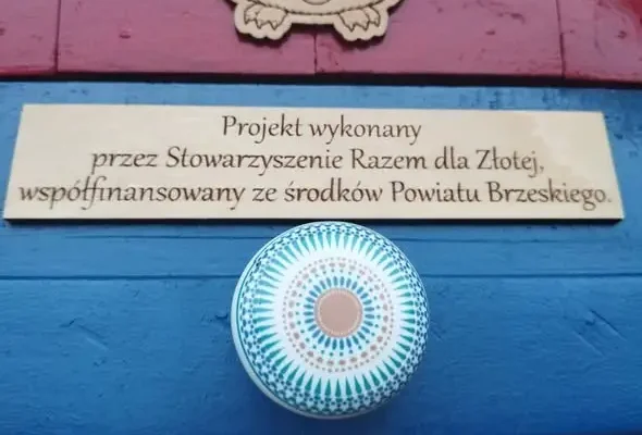 Biblioteczka plenerowa w Złotej już otwarta. Jesień z książką na wyciągnięcie ręki