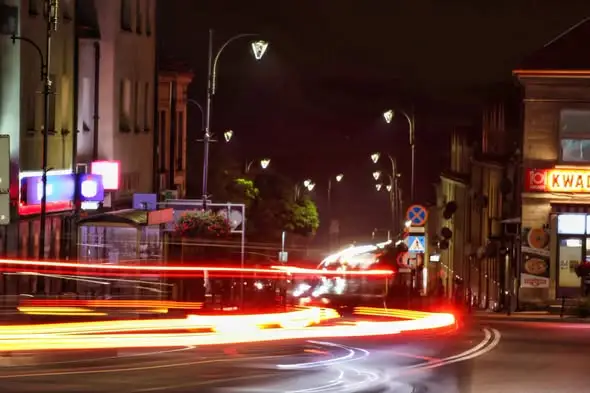 Nocne warsztaty fotograficzne w Pińczowie. Światło opowie o mieście