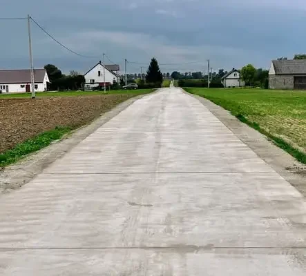 Nowa droga betonowa w Trzebczu Mariankach oddana do użytku
