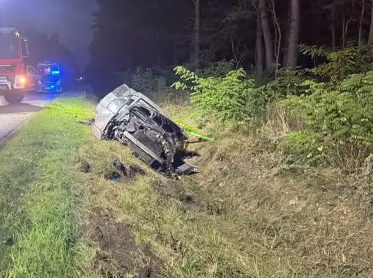 Wypadek na drodze powiatowej w Michałowie. Trzy osoby ranne