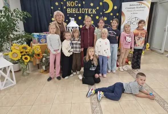 Jesienne warsztaty w bibliotece w Złotej – kolorowe szaleństwo barw i kreatywna zabawa