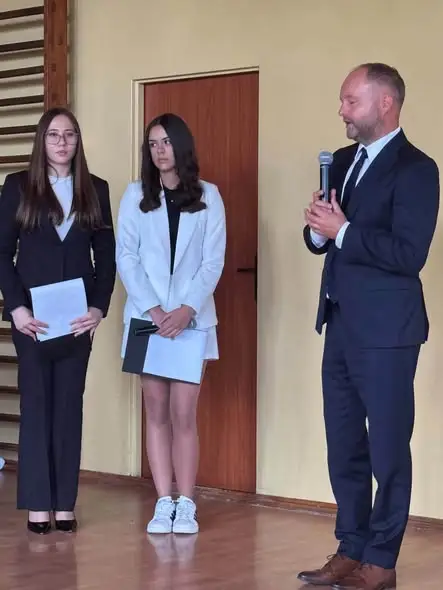 Ślubowanie pierwszoklasistów i Dzień Edukacji Narodowej w Działoszycach
