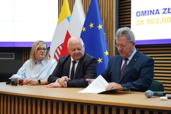 Bon senioralny w Gminie Złota – umowa podpisana, 38 563 zł dla seniorów