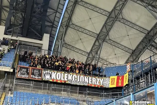 Korona Kielce przegrywa z Lechem. Kibice nie zwalniają tempa przed meczem z GieKSą