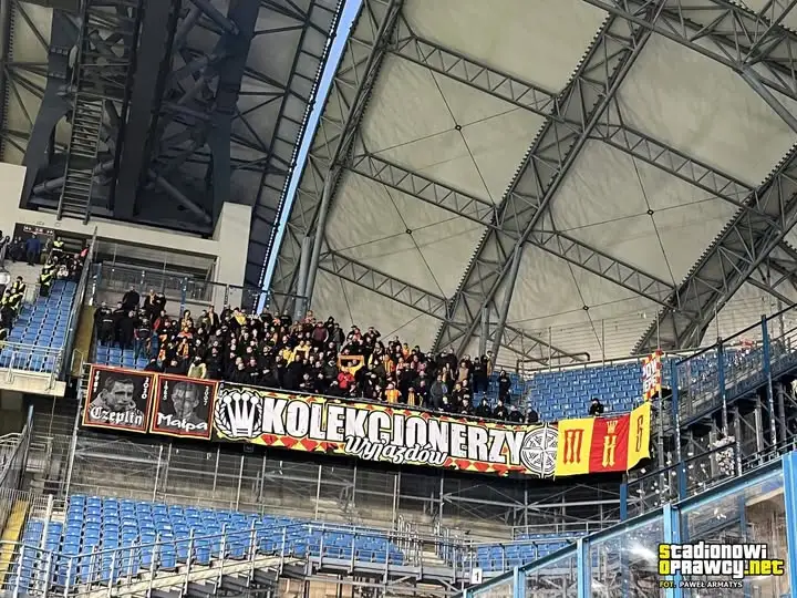 Korona Kielce przegrywa z Lechem. Kibice nie zwalniają tempa przed meczem z GieKSą