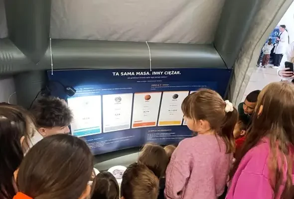 Kosmos pod namiotem – uczniowie z Działoszyc odkrywali tajemnice wszechświata