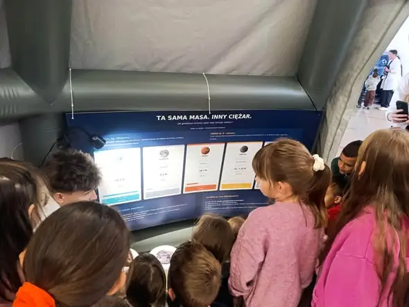 Kosmos pod namiotem – uczniowie z Działoszyc odkrywali tajemnice wszechświata