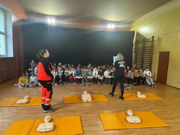 Działoszyce: 155 uczniów SP im. Kościuszki w akcji WOŚP „Ratujemy i Uczymy Ratować”