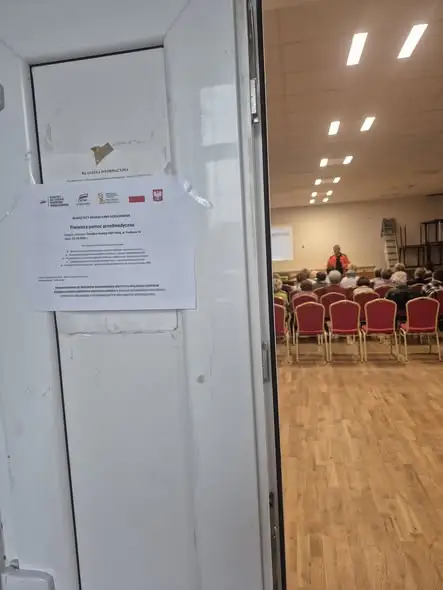 Seniorzy ze Złotej uczyli się ratować życie – warsztaty pierwszej pomocy w remizie OSP