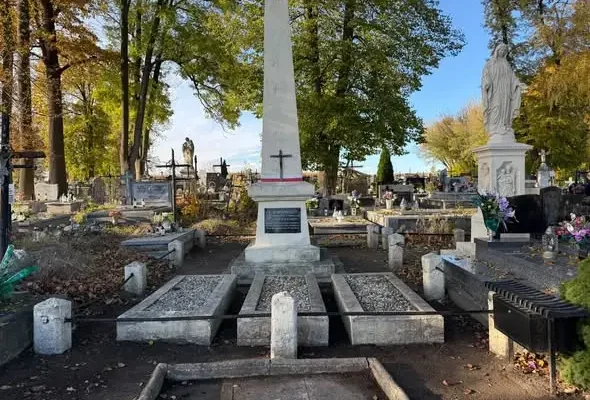 Działoszyce: zuchy i harcerze porządkowali groby lokalnych bohaterów