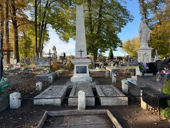 Działoszyce: zuchy i harcerze porządkowali groby lokalnych bohaterów
