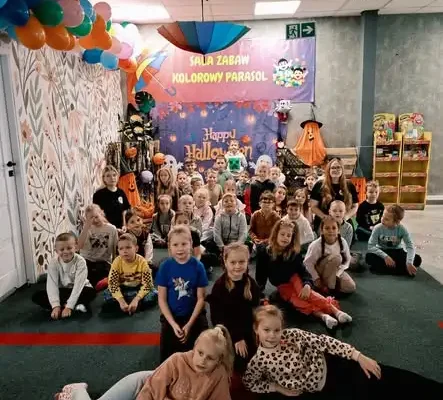 Jesienne warsztaty plastyczne klas 1a i 1c w „Kolorowym Parasolu”