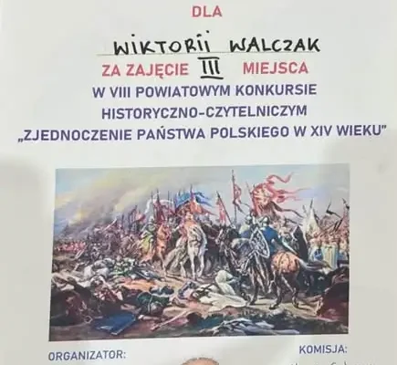 Wiktoria Walczak z podium w powiatowym konkursie historycznym